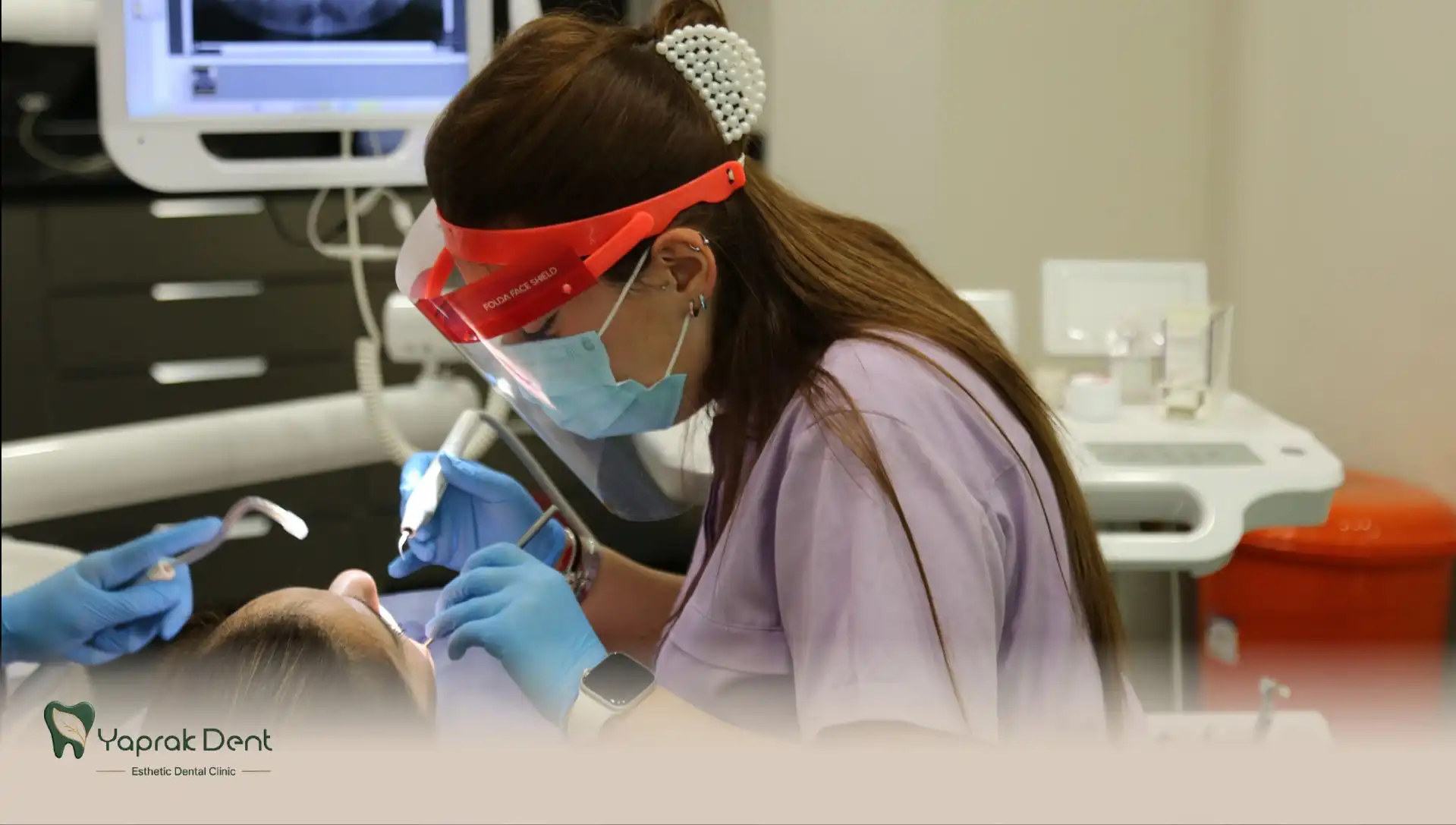 Yaprak Dent dentist at work